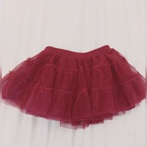 Arizona magenta tulle skirt, with elastic band around waist.